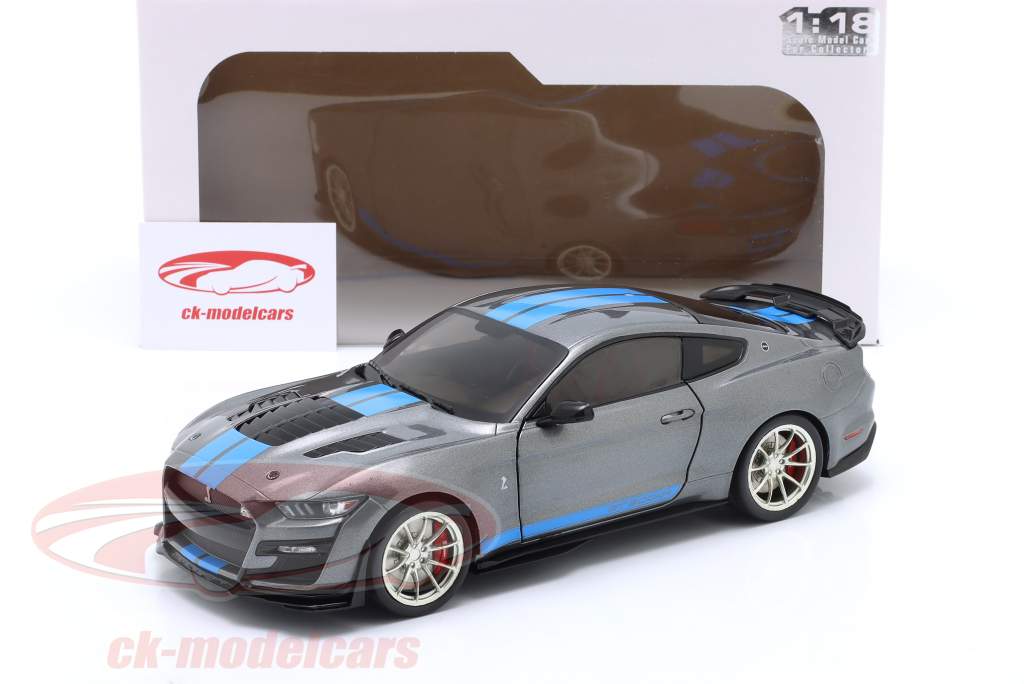 Shelby Mustang GT500 KR year 2022 silver grey metallic / blue 1:18 Solido