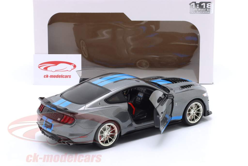 Shelby Mustang GT500 KR year 2022 silver grey metallic / blue 1:18 Solido