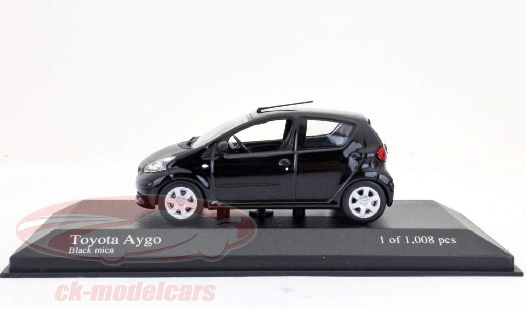 Minichamps 1:43 Toyota Aygo 2005 black 400166401 model car