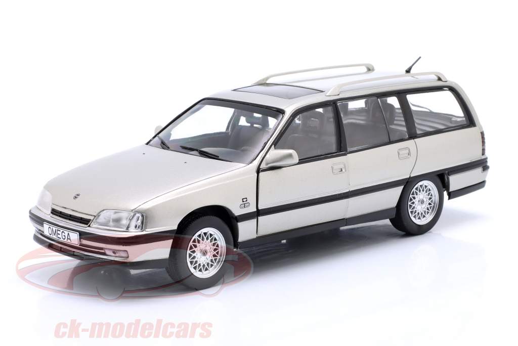 Opel Omega A2 Caravan Byggeår 1990 Grå metallisk 1:24 WhiteBox