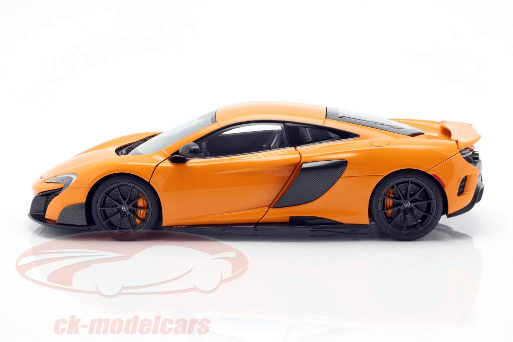 McLaren 675 LT ano de construção 2016 McLaren laranja 1:18 AUTOart