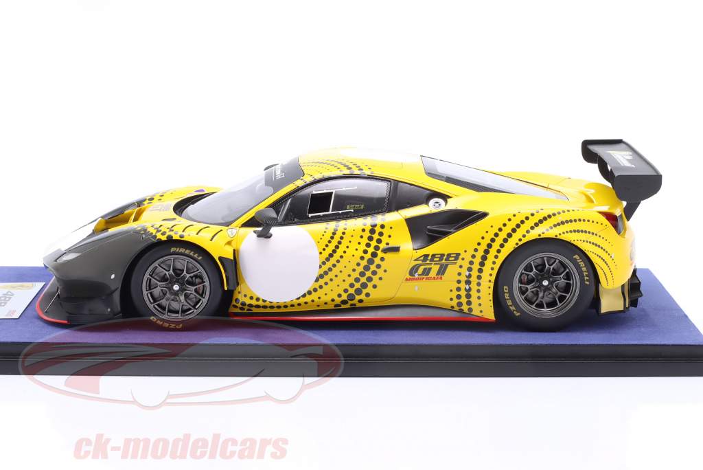 Ferrari 488 GT Modificata 2020 黄色的 / 深灰色 1:18 LookSmart