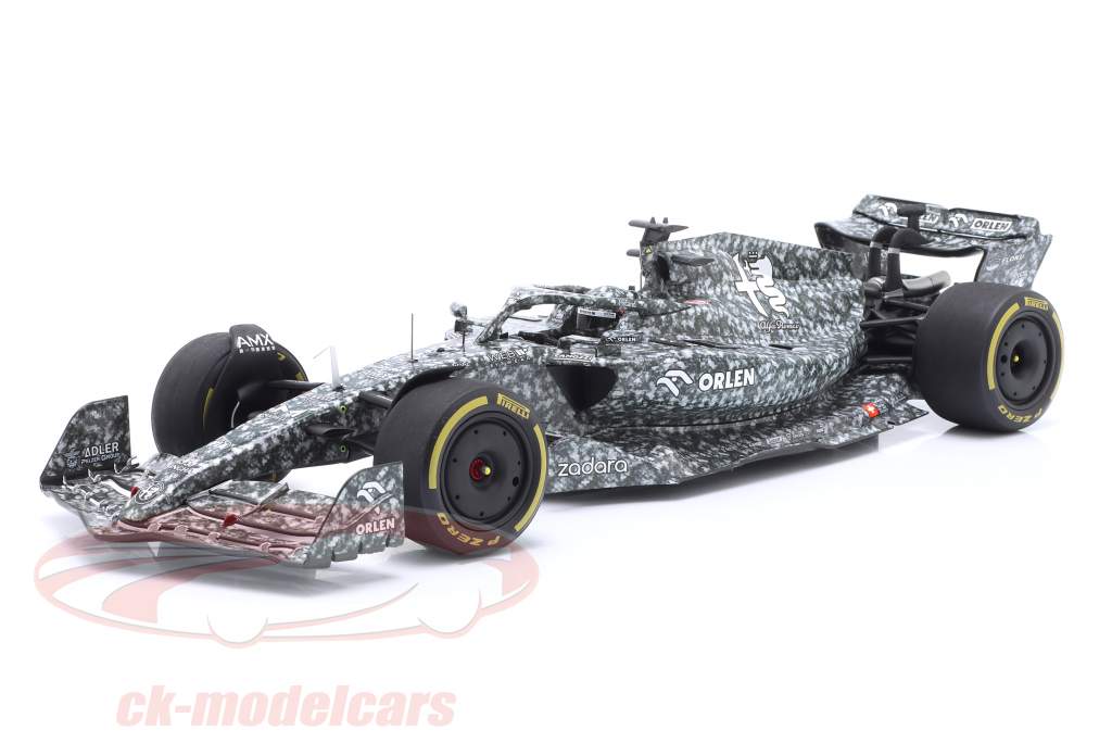 Robert Kubica Alfa Romeo C42 Testversion Formel 1 2022 1:18 Spark