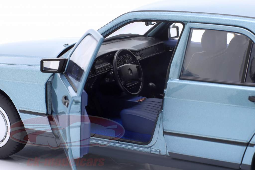 Mercedes-Benz 190E Année de construction 1984 Bleu clair métallique 1:18 Norev