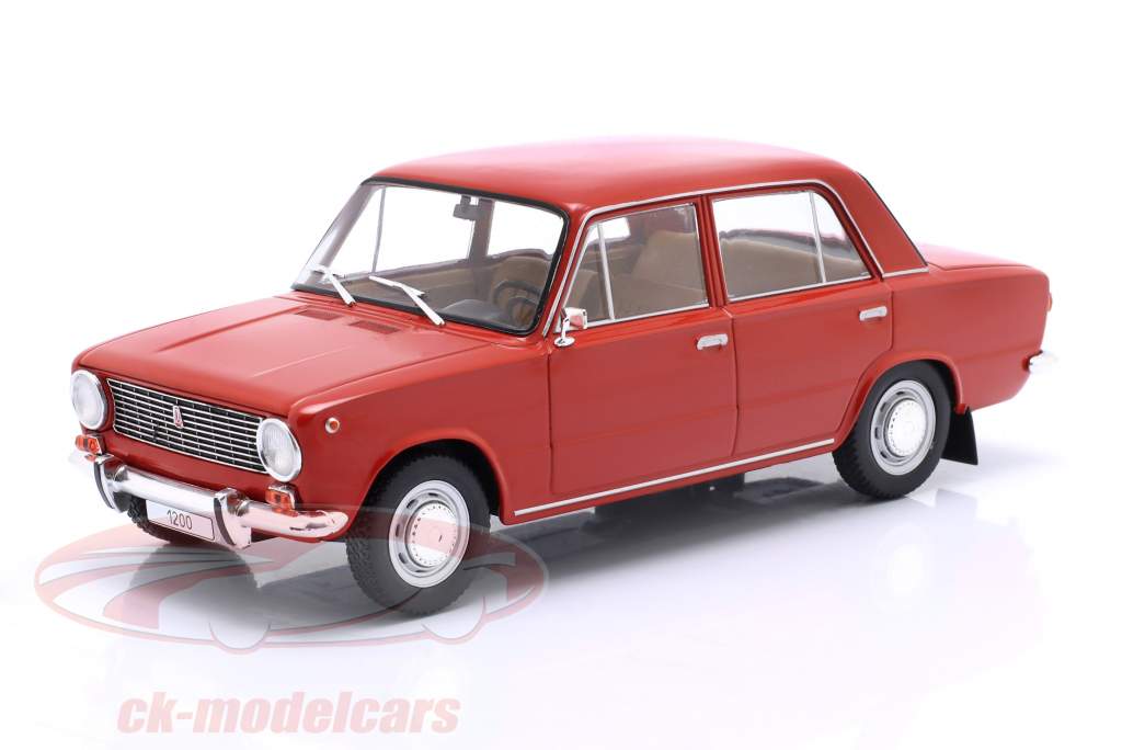Lada 1200 Année de construction 1972 rouge 1:24 WhiteBox