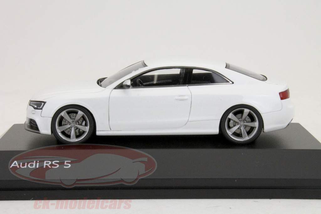 Audi RS 5 MJ Jaar 2012 ibis wit / witte ibis 1:43 Spark