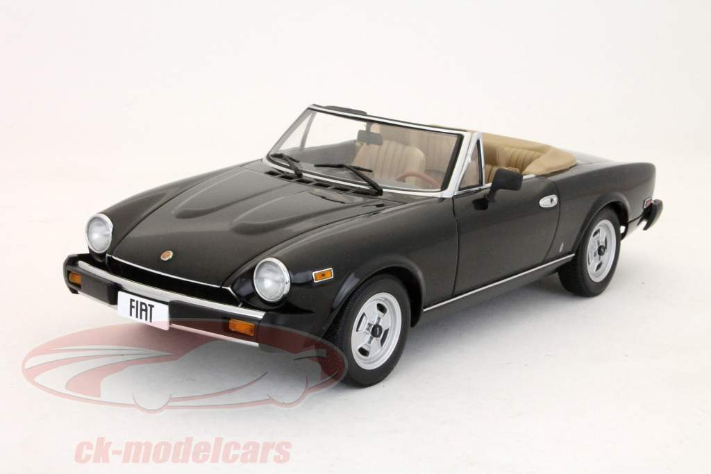 Fiat 124 Spider sort / sort 1:18 AUTOart