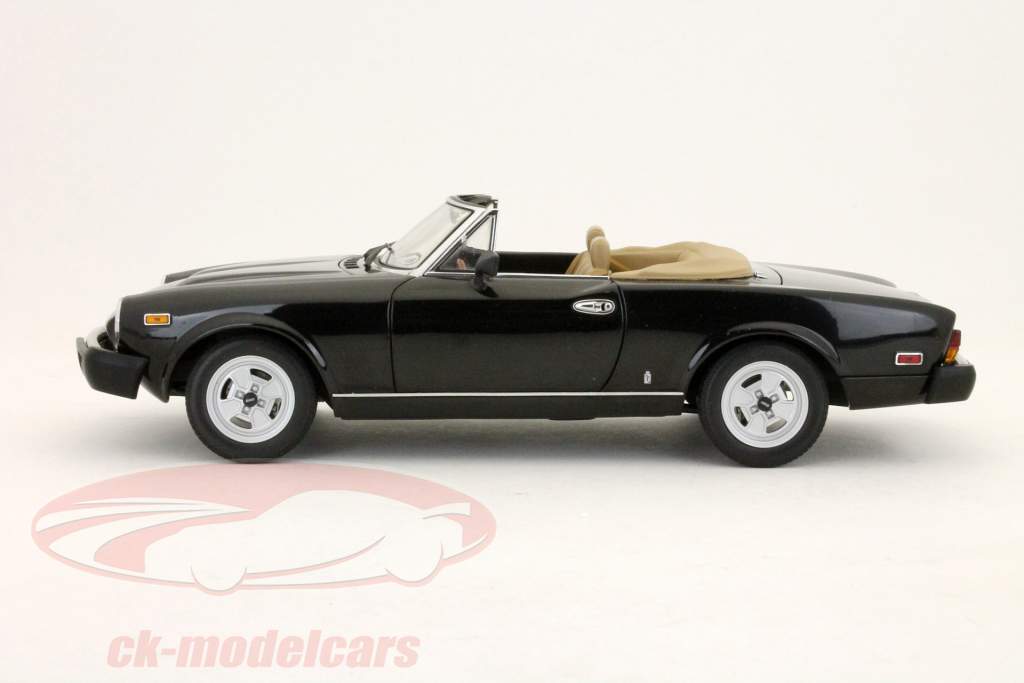 Fiat 124 Spider sort / sort 1:18 AUTOart