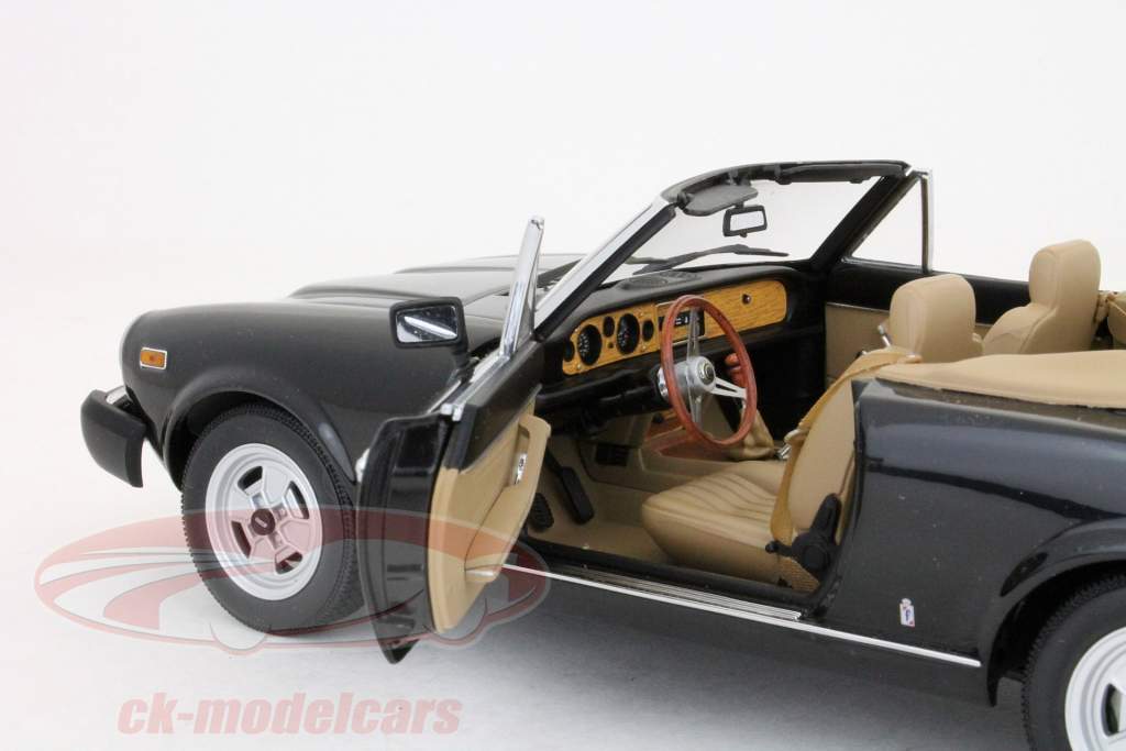Fiat 124 Spider sort / sort 1:18 AUTOart