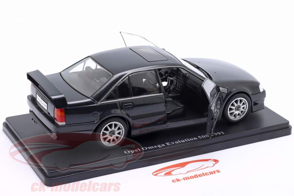 Opel Omega Evolution 500 Baujahr 1991 schwarz 1:24 Hachette