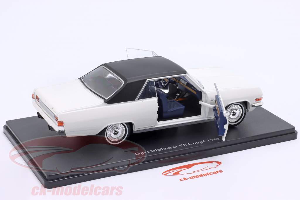 Opel Diplomat V8 Coupe Año de construcción 1965 blanco / negro 1:24 Hachette