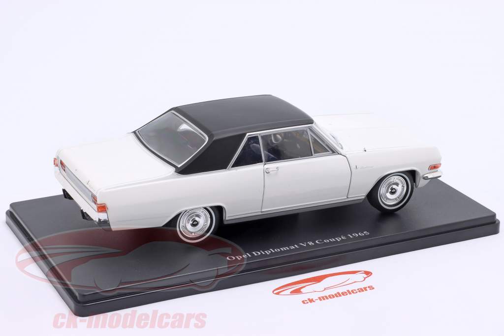 Opel Diplomat V8 Coupe 建设年份 1965 白色的 / 黑色的 1:24 Hachette