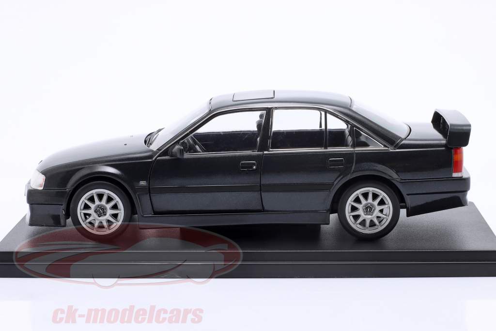 Opel Omega Evolution 500 Baujahr 1991 schwarz 1:24 Hachette