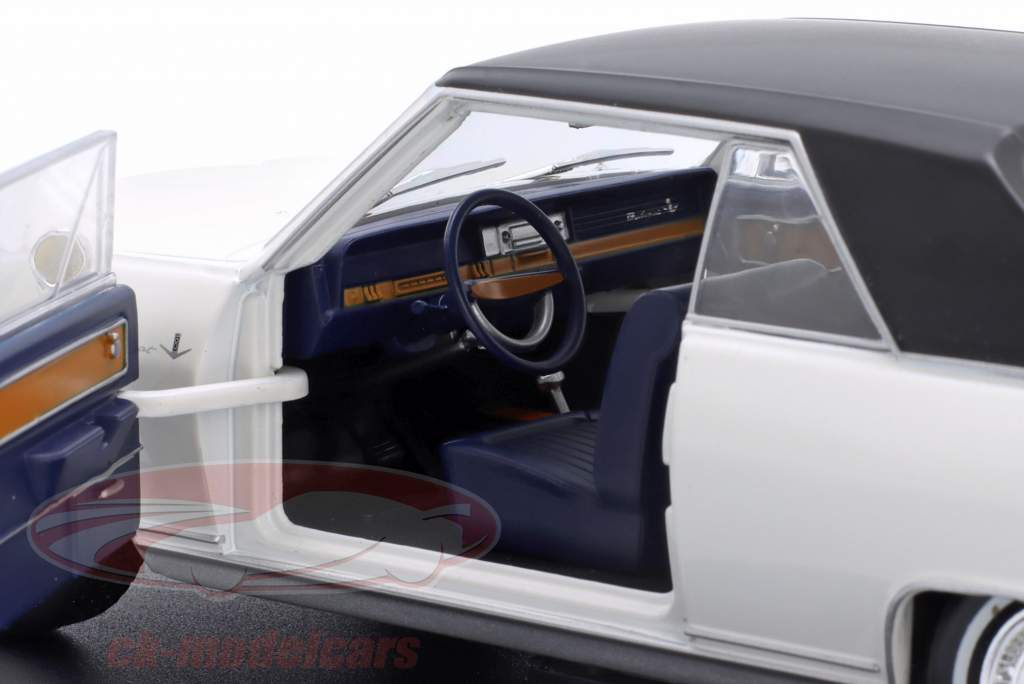 Opel Diplomat V8 Coupe 建设年份 1965 白色的 / 黑色的 1:24 Hachette