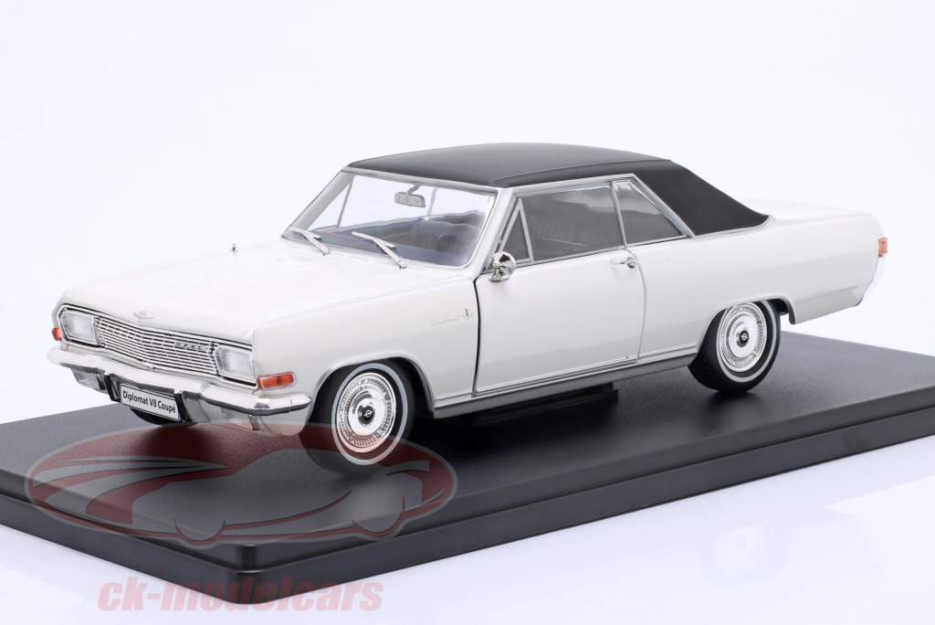 Opel Diplomat V8 Coupe Año de construcción 1965 blanco / negro 1:24 Hachette