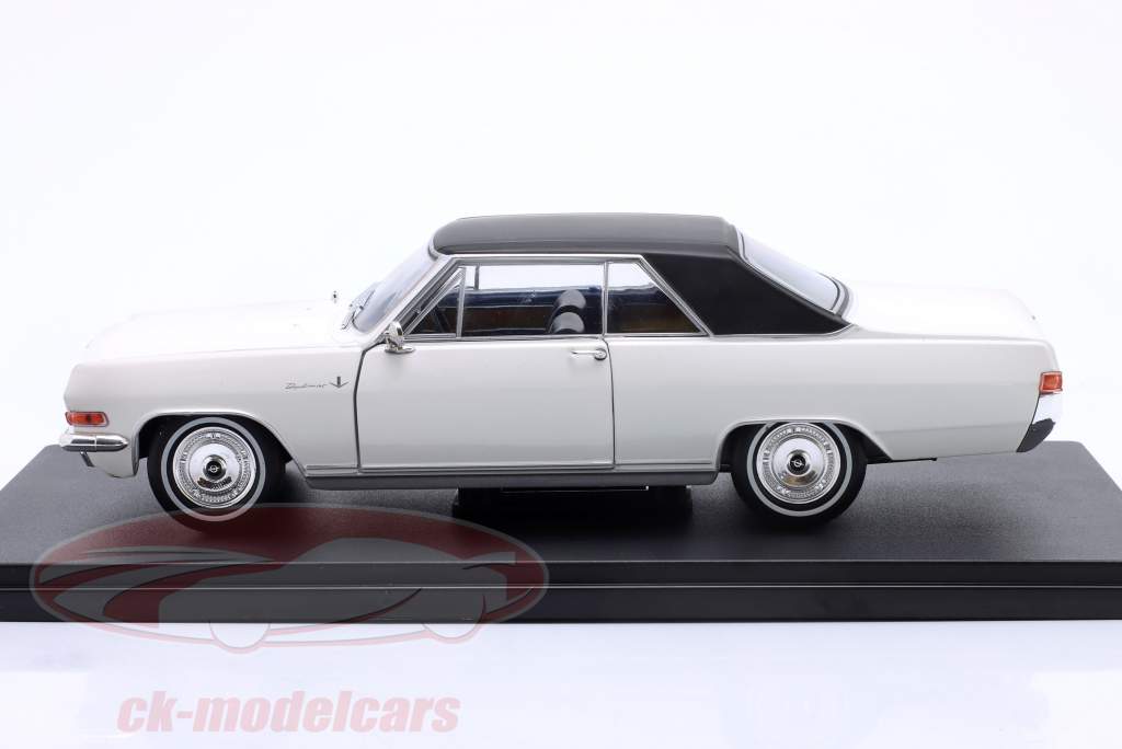 Opel Diplomat V8 Coupe Año de construcción 1965 blanco / negro 1:24 Hachette
