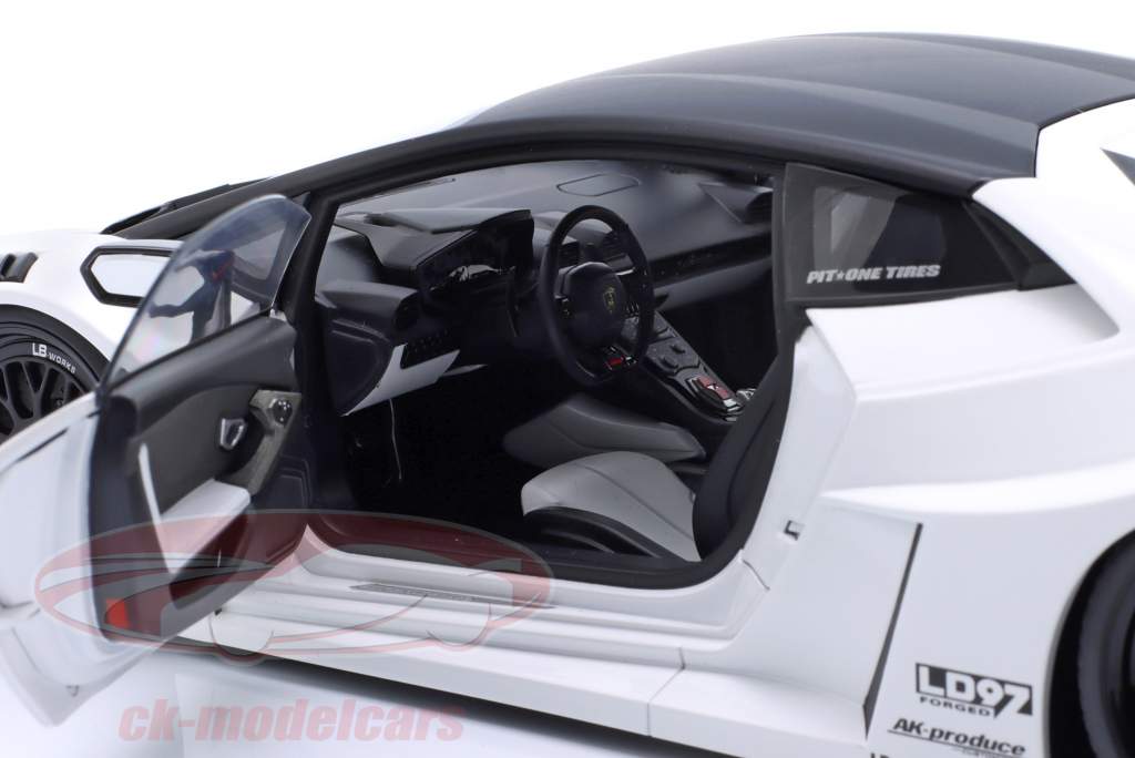 LB Silhouette Works Lamborghini Huracan GT 2019 white 1:18 AUTOart