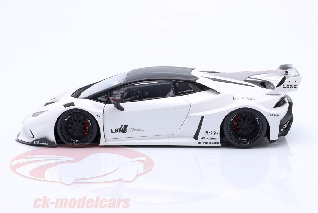LB Silhouette Works Lamborghini Huracan GT 2019 white 1:18 AUTOart