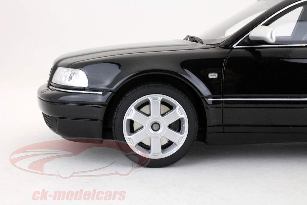 Audi S8 D2 construído em 2001 1:18 Ottomobile