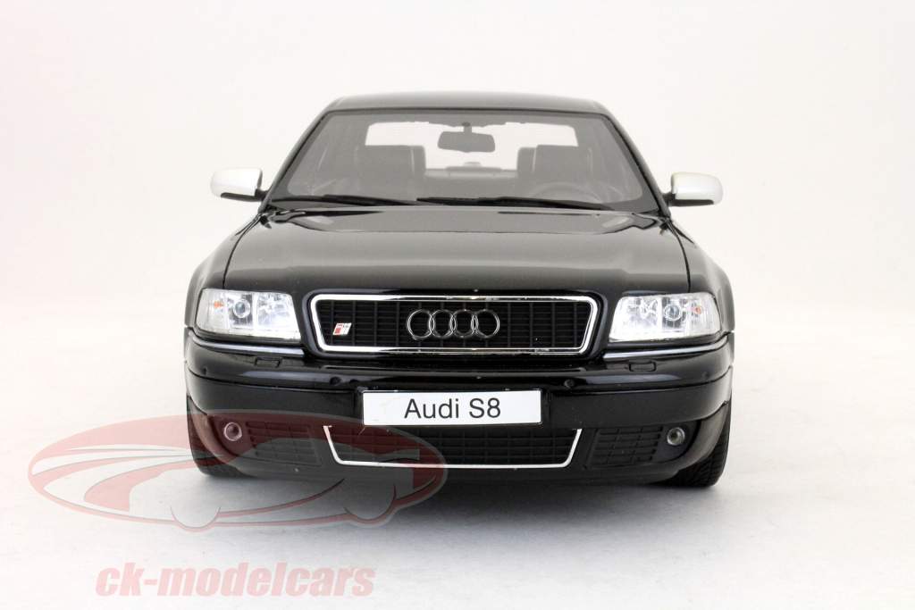Audi S8 D2 построена в 2001 году 1:18 Ottomobile