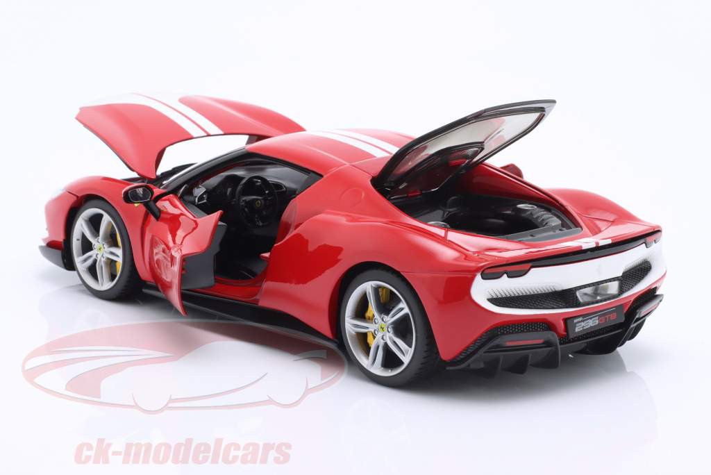 Ferrari 296 GTB Assetto Fiorano Byggeår 2022 rød / hvid 1:18 Bburago