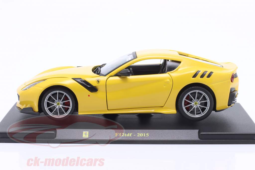 Ferrari F12tdf Byggeår 2015 gul 1:24 Bburago