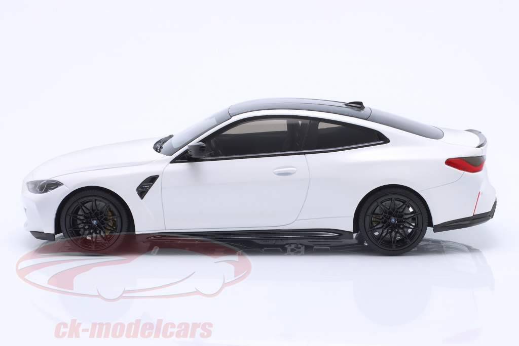 BMW M4 Coupe (G82) Año de construcción 2020 blanco / negro 1:18 Minichamps