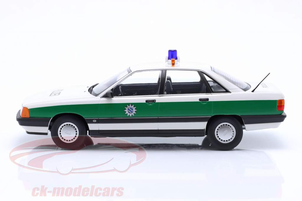 Audi 100 C3 policía Año de construcción 1989 verde / blanco 1:18 Triple9