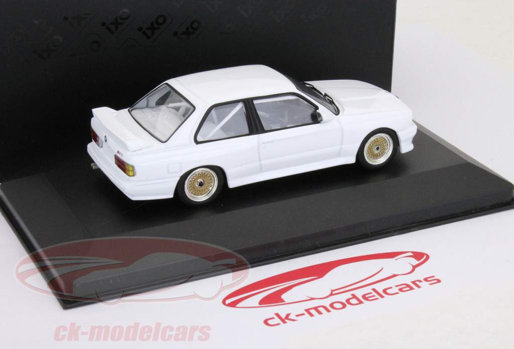 BMW M3 (E30) V-Line de course version blanche 1:43 Ixo