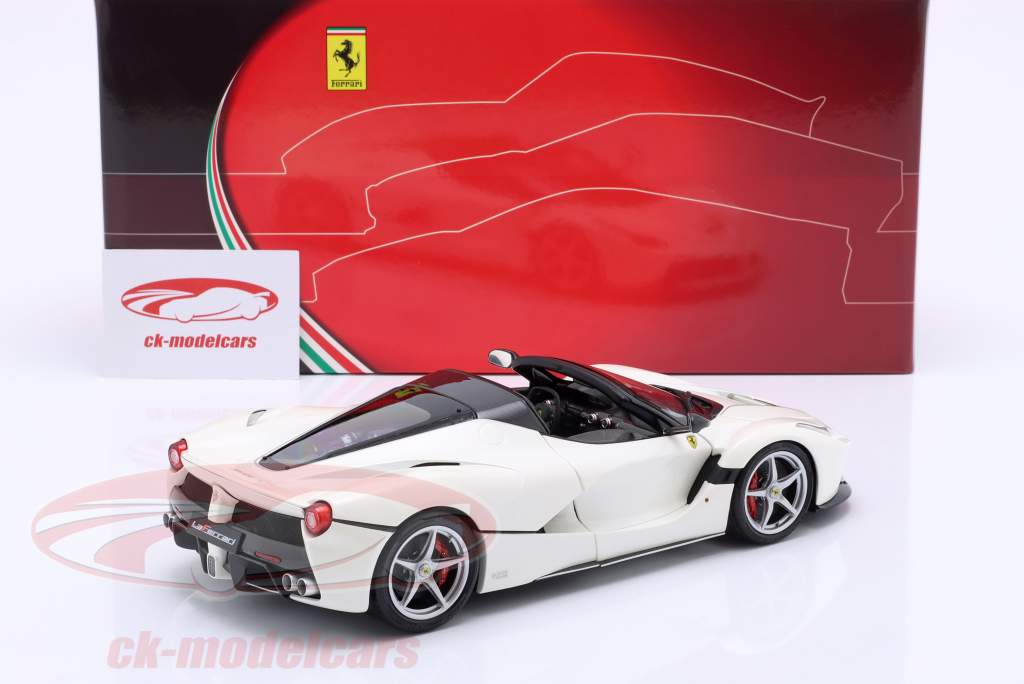 Ferrari LaFerrari Aperta Год постройки 2016 Italia белый 1:18 BBR