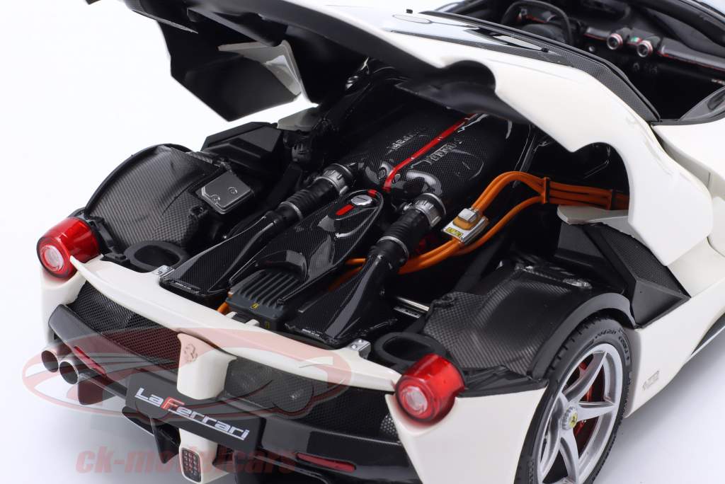 Ferrari LaFerrari Aperta Год постройки 2016 Italia белый 1:18 BBR