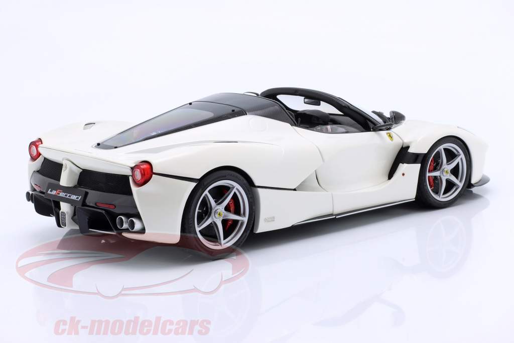 Ferrari LaFerrari Aperta Год постройки 2016 Italia белый 1:18 BBR