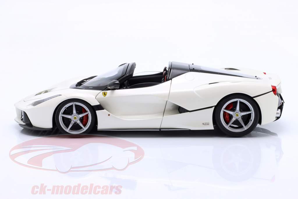 Ferrari LaFerrari Aperta Год постройки 2016 Italia белый 1:18 BBR