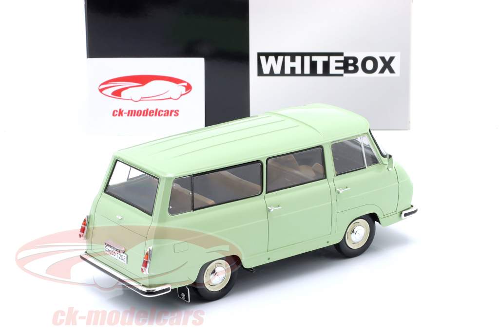 Skoda 1203 Année de construction 1968 vert clair 1:24 WhiteBox