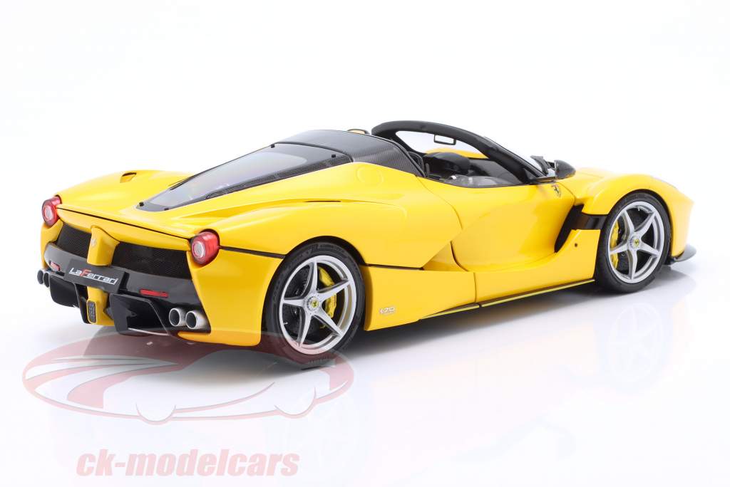 Ferrari LaFerrari Aperta Bouwjaar 2016 geel 1:18 BBR