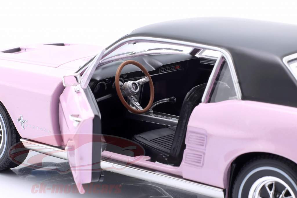 Ford Mustang Coupe Bouwjaar 1967 roze / zwart 1:18 Greenlight
