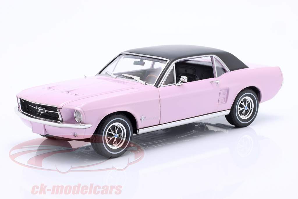 Ford Mustang Coupe Bouwjaar 1967 roze / zwart 1:18 Greenlight