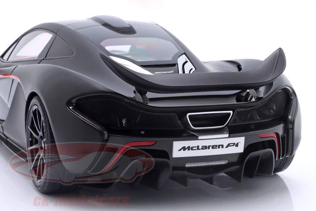 McLaren P1 Bouwjaar 2013 mat zwart / rood 1:12 AUTOart