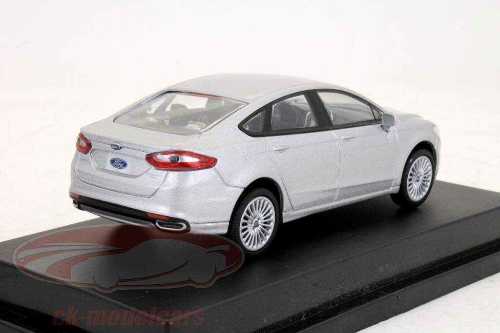 Ford Mondeo Fusion 2013 silver metallic 1:43 Greenlight