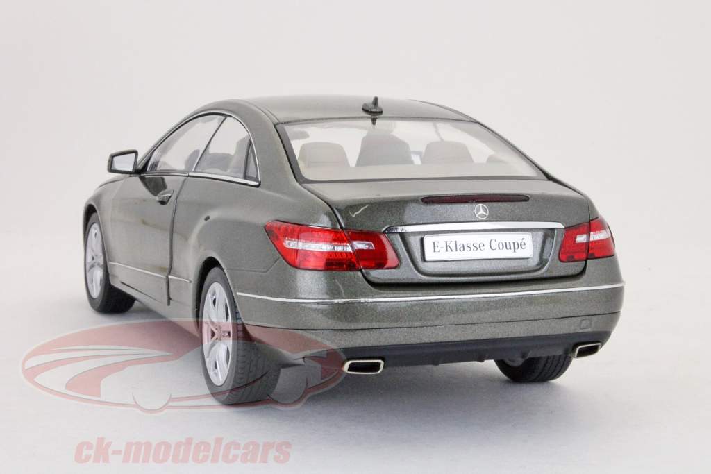 梅赛德斯 - 奔驰E级双门轿跑车锡矿灰色金属1:18 NOREV