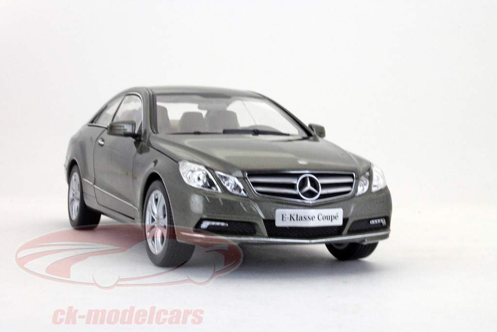 Mercedes-Benz E-klasse Coupe stannite grå metallic 1:18 Norev