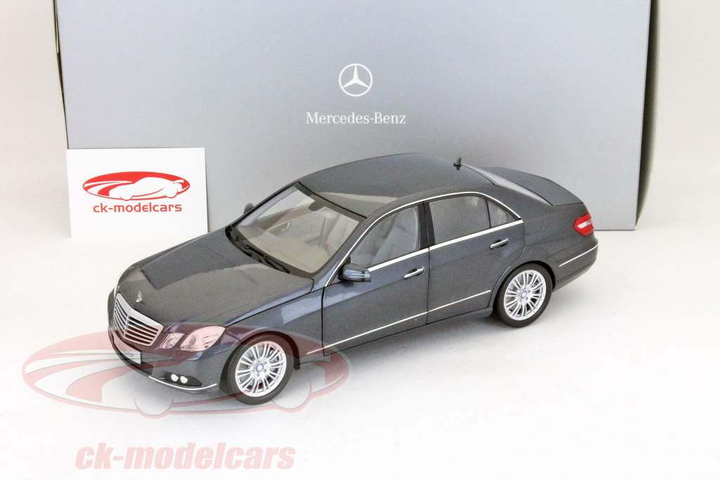 Mercedes-Benz E-Klasse T-Modell★1/18 Mercedes S212 E-Klasse T-Modell Elegance perlbeige