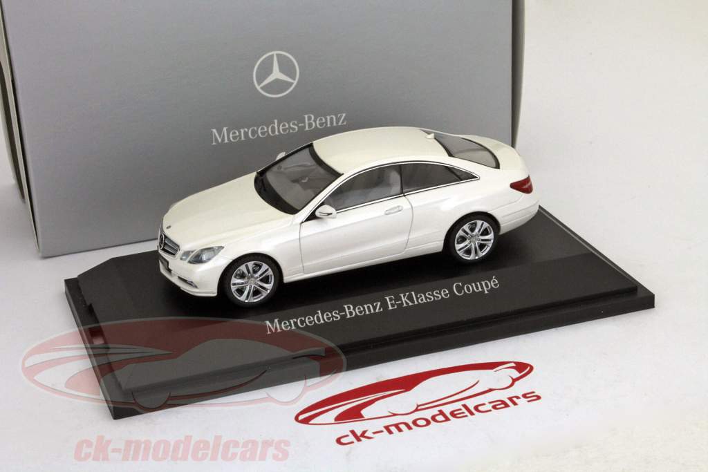 Mercedes-Benz E-Class Coupe W212 белый алмаз Schuco 1:43