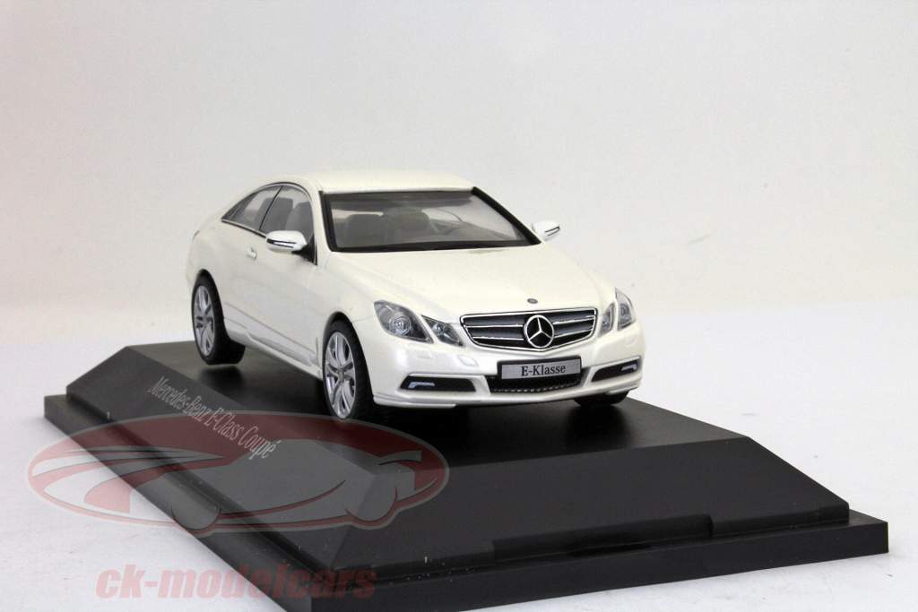 Mercedes-Benz E-Class Coupe W212 белый алмаз Schuco 1:43