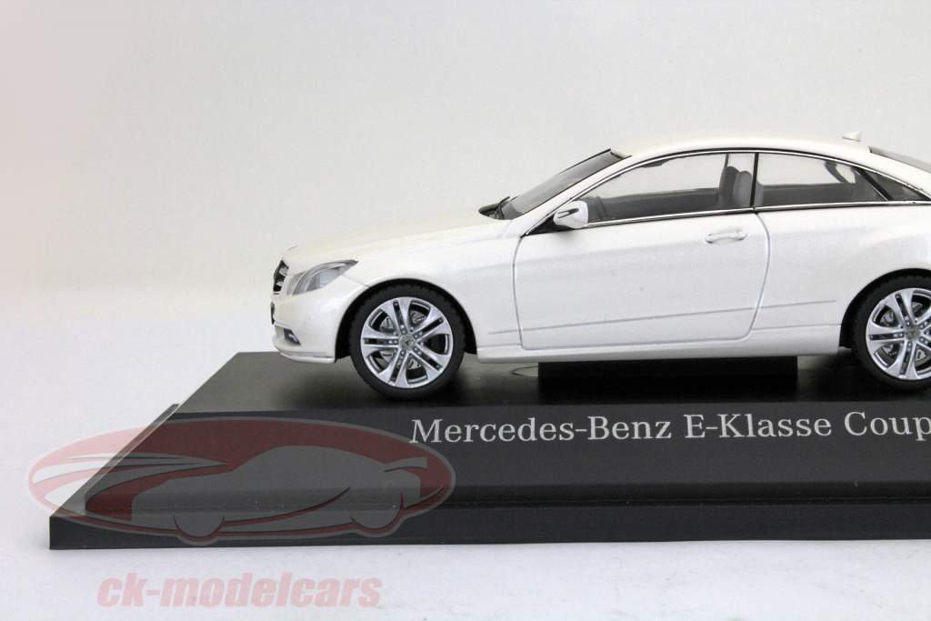 Mercedes-Benz E-Class Coupe W212 белый алмаз Schuco 1:43