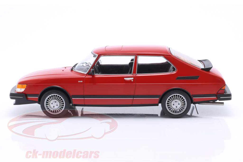 Saab 900 GL Année de construction 1981 rouge 1:18 ModelCar Group