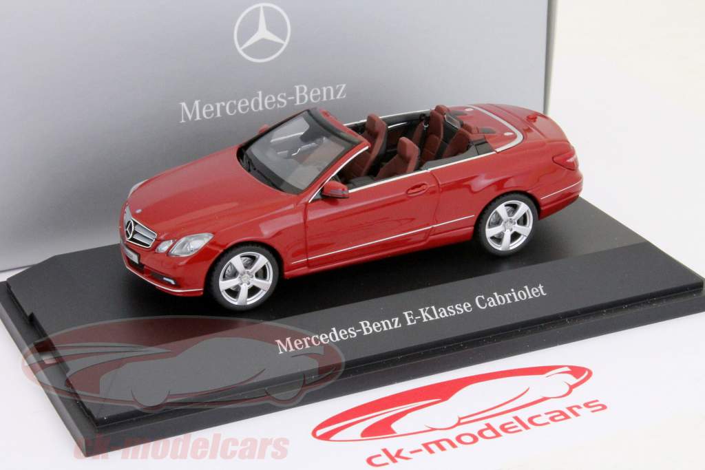 Mercedes-Benz E-Class Cabriolet A207 ópalo de fuego una y cuarenta y tres Schuco