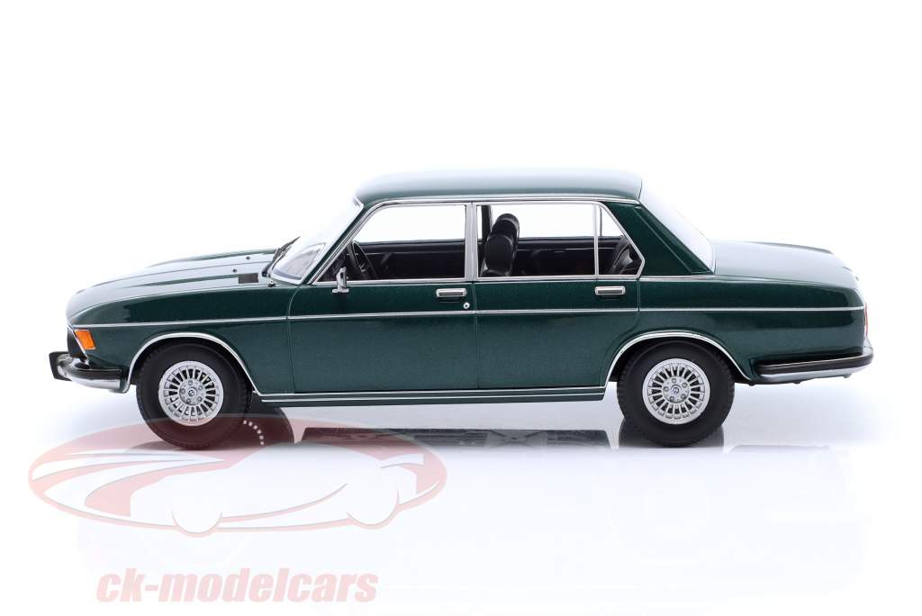 BMW 3.0 S (E3) 2 Série Année de construction 1971 vert foncé métallique 1:18 KK-Scale