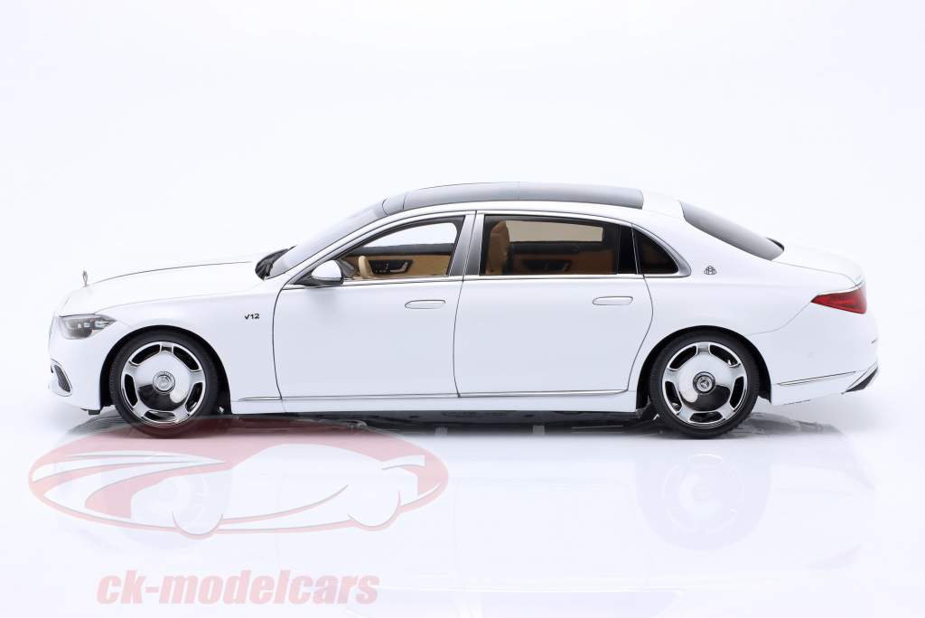 Mercedes-Benz Maybach S Class (Z223) year 2021 diamond white 1:18 Almost Real