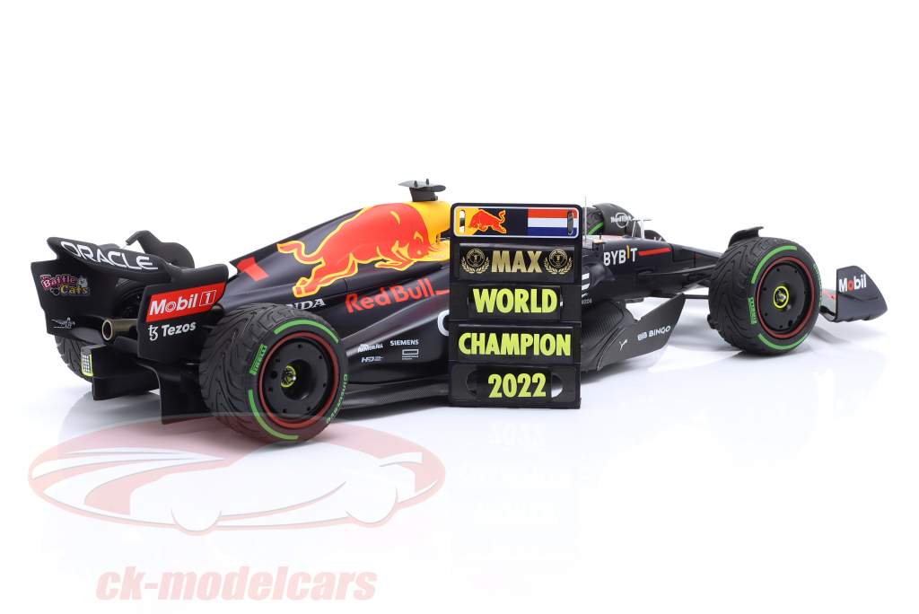 Minichamps 1:18 M Verstappen Red Bull RB18 #1 Winner Japan